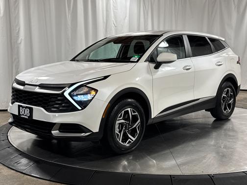 Snow White Pearl 2023 Kia Sportage LX