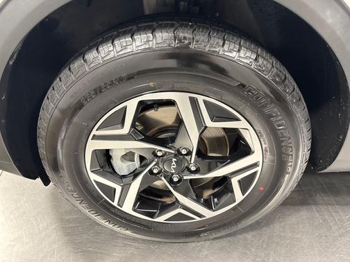 Snow White Pearl 2023 Kia Sportage LX