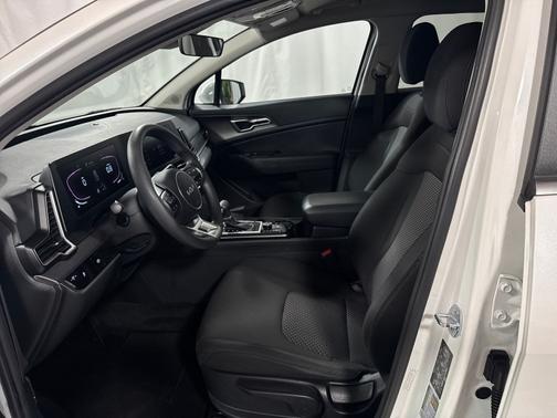 Snow White Pearl 2023 Kia Sportage LX