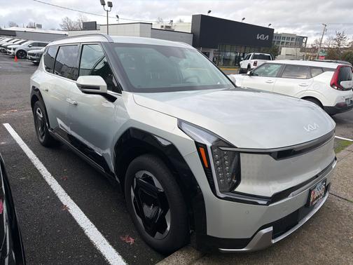 2024 Kia EV9 Land