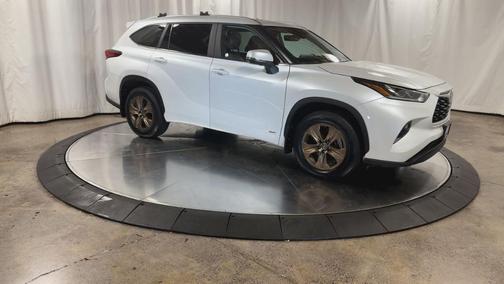 2023 Toyota Highlander Hybrid Bronze Edition