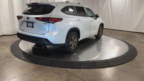 2023 Toyota Highlander Hybrid Bronze Edition