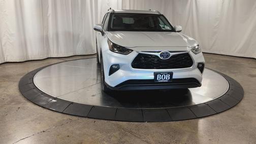 2023 Toyota Highlander Hybrid Bronze Edition