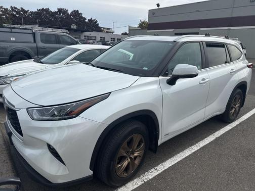 2023 Toyota Highlander Hybrid Bronze Edition