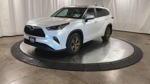 2023 Toyota Highlander Hybrid Bronze Edition