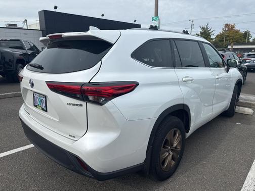 2023 Toyota Highlander Hybrid Bronze Edition