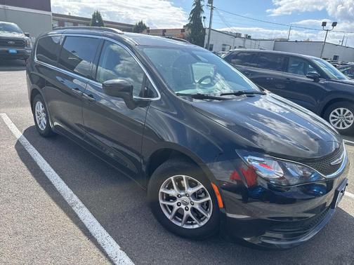 2021 Chrysler Voyager LXI