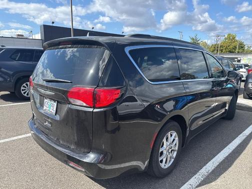 2021 Chrysler Voyager LXI
