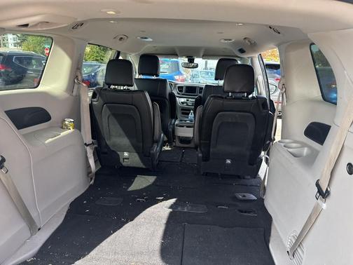 2021 Chrysler Voyager LXI