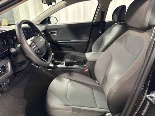 Aurora Black Pearl 2025 Kia K4 LXS