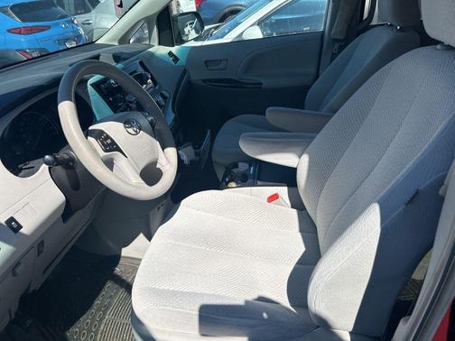 2012 Toyota Sienna LE