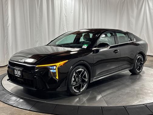 Aurora Black Pearl 2026 Kia K4 GT-Line