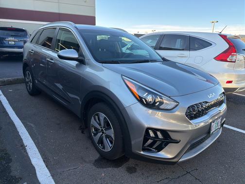 2022 Kia Niro LX