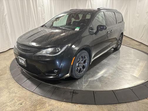 2020 Chrysler Pacifica Touring