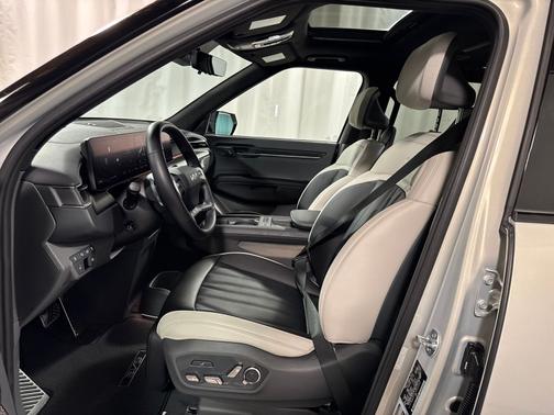 Ivory 2024 Kia EV9 GT-Line