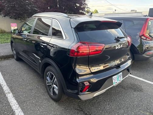Aurora Black Pearl 2022 Kia Niro LXS