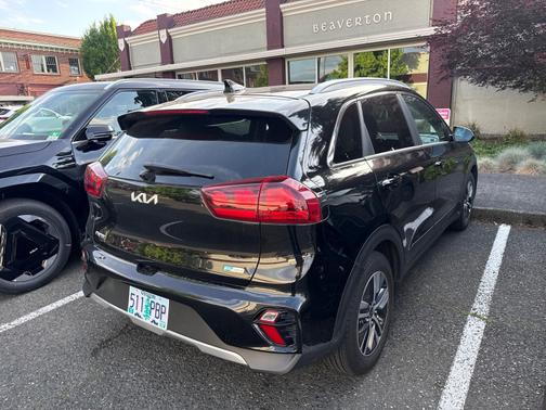 Aurora Black Pearl 2022 Kia Niro LXS