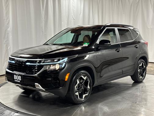 Black 2024 Kia Seltos EX
