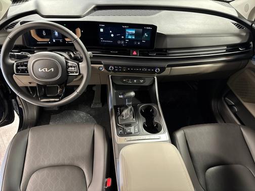 Snow White Pearl 2026 Kia Carnival LXS