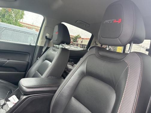 2022 GMC Canyon AT4 w/Leather