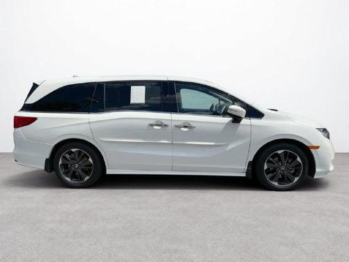 White 2023 Honda Odyssey Elite