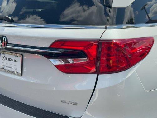 White 2023 Honda Odyssey Elite