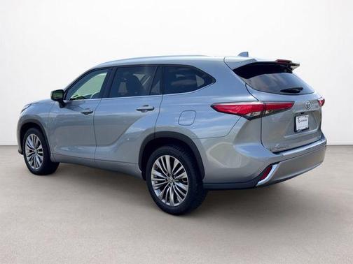 Moon Dust 2021 Toyota Highlander Platinum