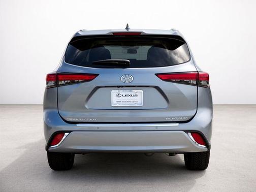 Moon Dust 2021 Toyota Highlander Platinum