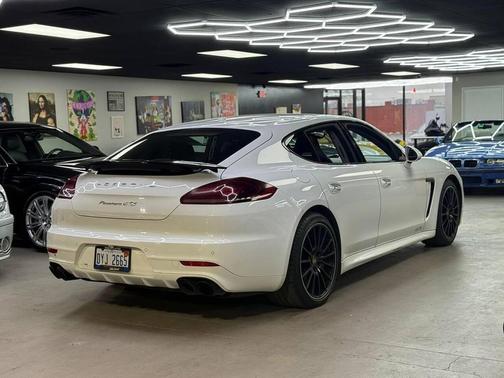 2016 Porsche Panamera GTS