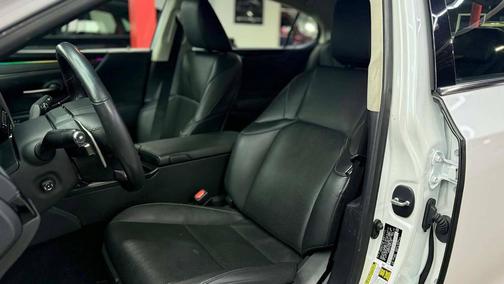 2022 Lexus ES 300h Base