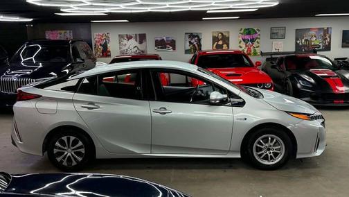 Classic Silver Metallic 2017 Toyota Prius Prime Premium