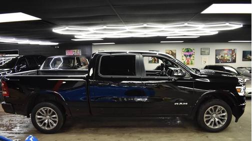 Diamond Black Crystal Pearlcoat 2022 RAM 1500 Laramie