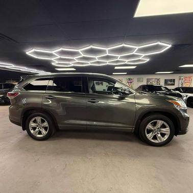 2016 Toyota Highlander Limited Platinum