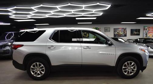 Silver Ice Metallic 2020 Chevrolet Traverse LS