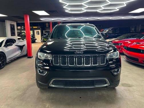 Diamond Black Crystal Pearlcoat 2018 Jeep Grand Cherokee Laredo E