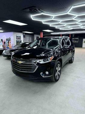 Mosaic Black Metallic 2021 Chevrolet Traverse LT Leather