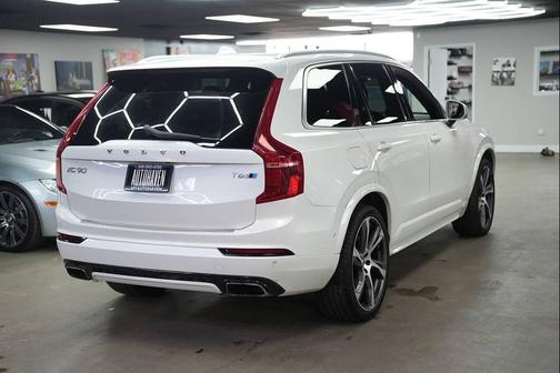 Crystal White Pearl Metallic 2017 Volvo XC90 T6 R-Design