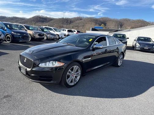 2015 Jaguar XJ Base