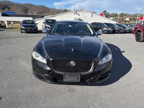 2015 Jaguar XJ Base