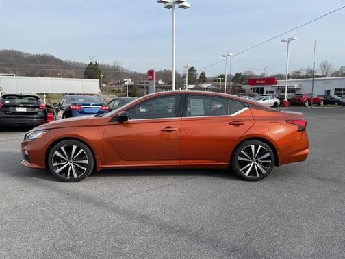 2022 Nissan Altima SR FWD