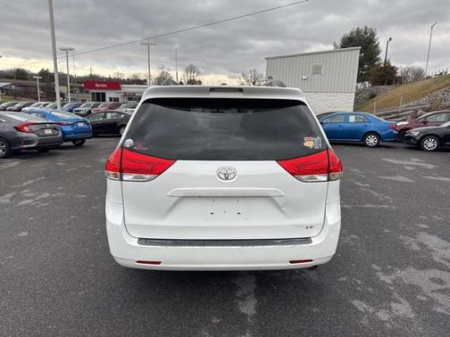 2011 Toyota Sienna LE