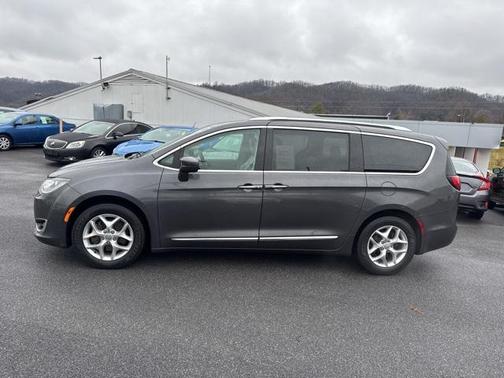 2018 Chrysler Pacifica Touring-L