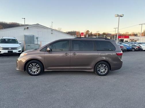 2018 Toyota Sienna XLE