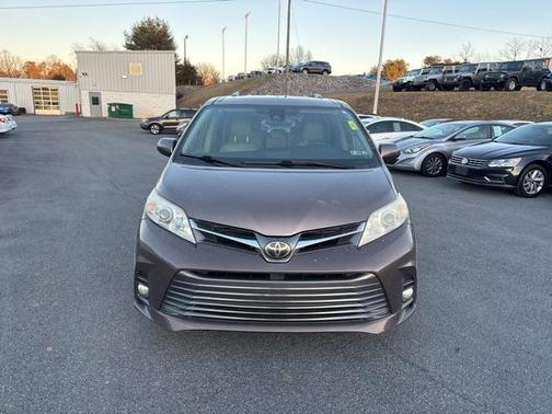 2018 Toyota Sienna XLE