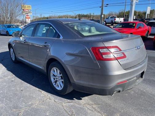 2014 Ford Taurus SE