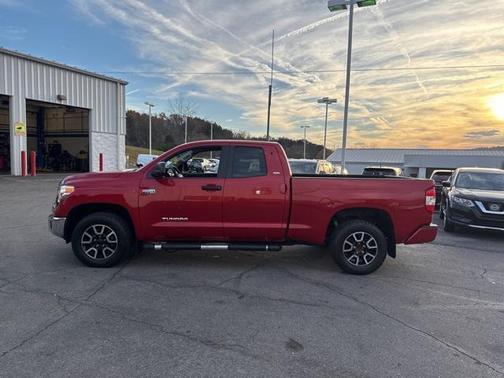 2017 Toyota Tundra SR5