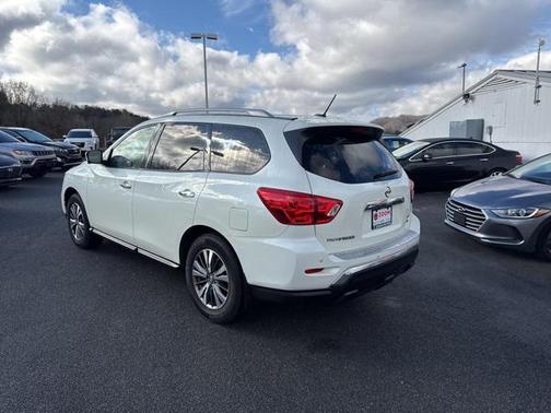 2017 Nissan Pathfinder SL