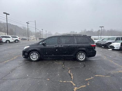 2016 Toyota Sienna XLE