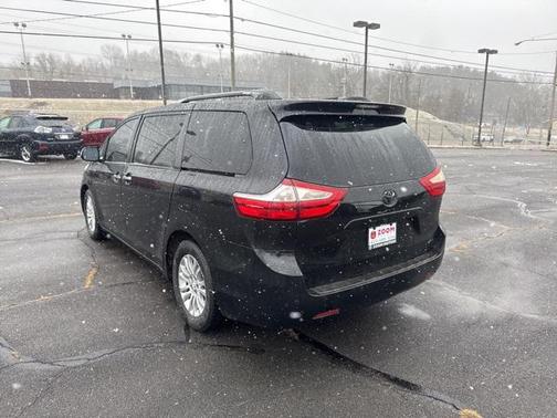 2016 Toyota Sienna XLE