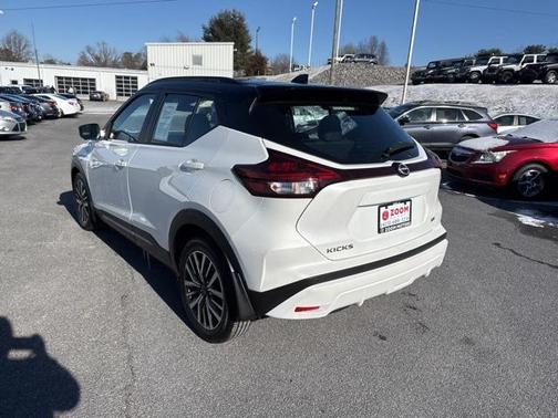 2024 Nissan Kicks SR